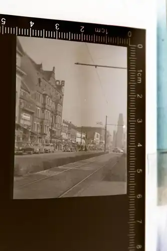 tolles altes Negativ Strassenzug in  Berlin - Gedächtniskirche Hintergrund 50er