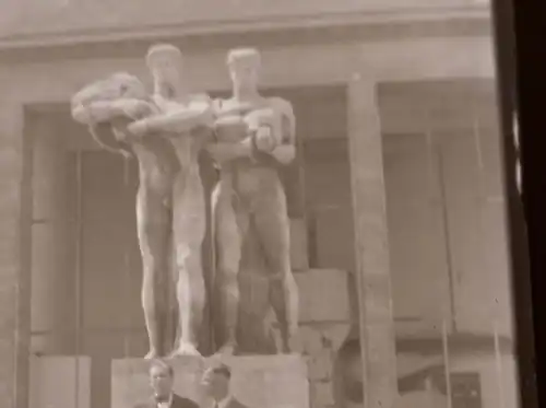 tolles altes Negativ - Denkmal ? Statue zwei Männer - Berlin ? 30-40er Jahre 