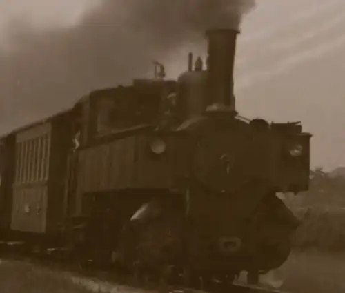 zwei alte Negative - Dampflok - Lokomotive und Personenwaggons - Alter `?