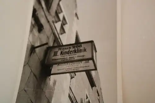 altes Foto - Leuchtkasten - Haus 206 III. Kinderklinik - Ort ???