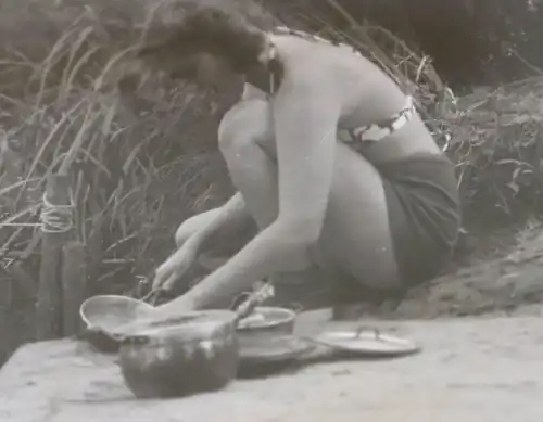 siebe tolle alte Negative - hübsche Frau mit Zelt - campen, zelten - 50-60er Jah