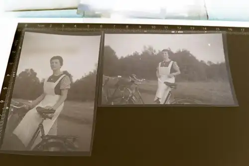 zwei  tolle alte Negative - Frau mit Fahrrad - 30-40er Jahre ?