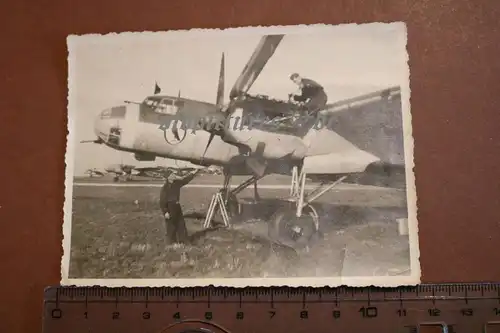 tolles altes Foto - Flugzeug Dornier Do 17 mit Emblem