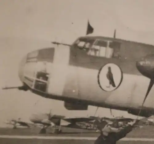 tolles altes Foto - Flugzeug Dornier Do 17 mit Emblem