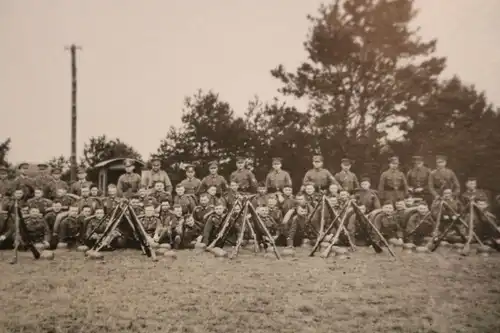 tolles altes  Gruppenfoto Soldaten Reichswehr - Schiessbahn in Altengrabow 1930