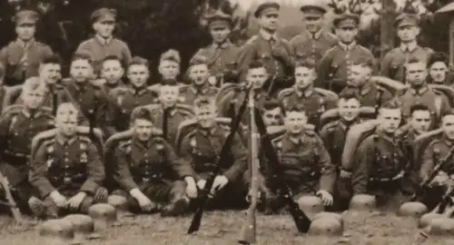 tolles altes  Gruppenfoto Soldaten Reichswehr - Schiessbahn in Altengrabow 1930