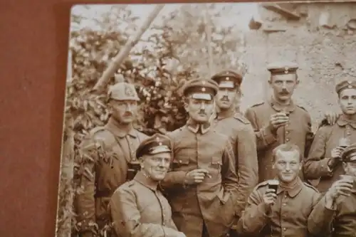 tolles altes  Gruppenfoto Soldaten 45 Inf.Regt ??? einer mit Pickelhaube