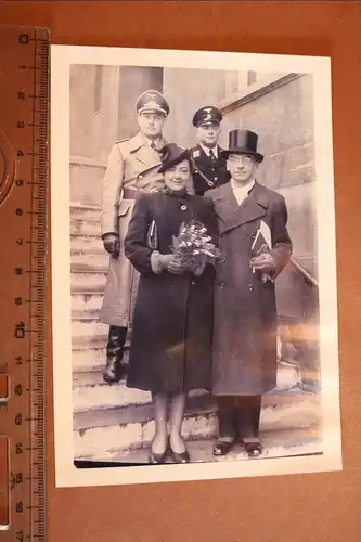 tolles altes Hochzeitsfoto ?  dahinter zwei Soldaten - Ledermantel ?- Repro !!!