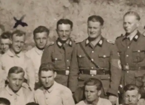 tolles altes Foto - Gruppenfoto Soldaten , RAD ?  1940 - Ort ???