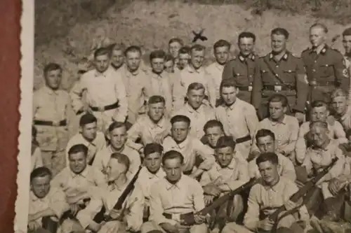 tolles altes Foto - Gruppenfoto Soldaten , RAD ?  1940 - Ort ???