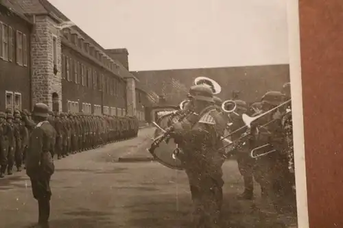 tolles altes Foto - Rekruten Luftwaffe, Kaserne - Musik-Korps spielt 1942 ?