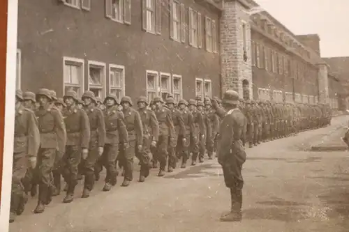 tolles altes Foto - Rekruten Luftwaffe, Kaserne - Musik-Korps spielt 1942 ?