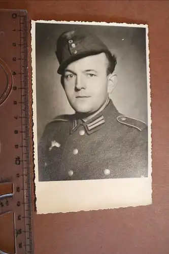 tolles altes Foto - Portrait  eines Soldaten mit Feldmütze 1944
