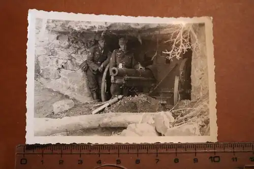 tolles altes Foto - Gruppe Gebirgsjäger mit Geschütz in Stellung 1941