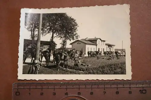 tolles altes Foto - Soldaten Pferde Fuhrwerke Bahnhof Raisdorf