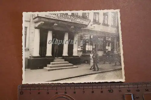 tolles altes Foto - Eingang Hermann´s Gesellschafts-Haus - Ballhaus ? Ort ??