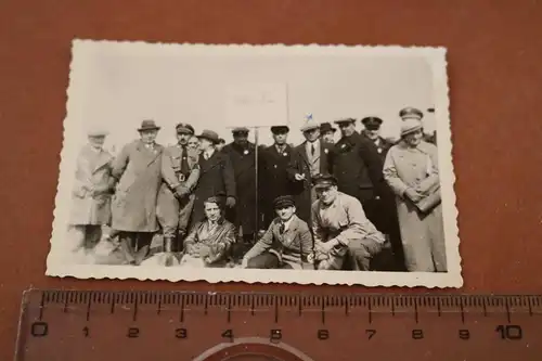 tolles altes Foto - Gruppe Männer - Schild Kohlen -I.G. GmbH - 1935