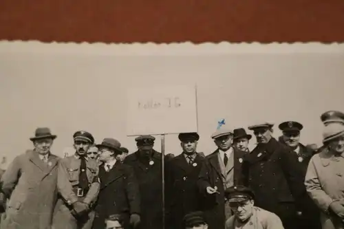 tolles altes Foto - Gruppe Männer - Schild Kohlen -I.G. GmbH - 1935