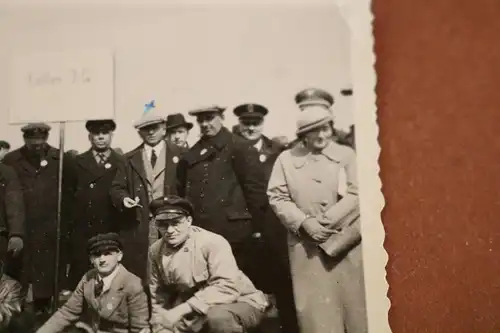 tolles altes Foto - Gruppe Männer - Schild Kohlen -I.G. GmbH - 1935