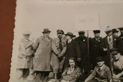 tolles altes Foto - Gruppe Männer - Schild Kohlen -I.G. GmbH - 1935