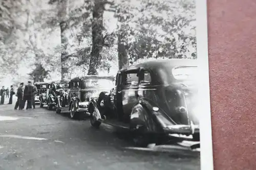 tolles altes Foto - Chauffeure ?? Oldtimer - Düsseldorf ? - 50er Jahre ?