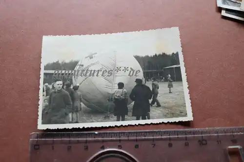 tolles altes Foto - erbeuteter englischer Flugblattabwurf-Ballon Oberessendorf 