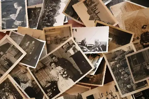 64 alte Fotos eines Soldaten 