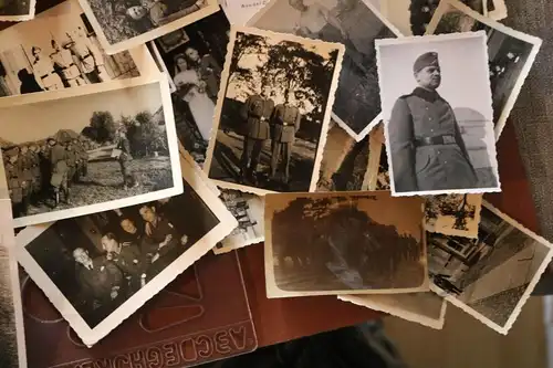64 alte Fotos eines Soldaten