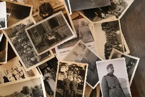 64 alte Fotos eines Soldaten 
