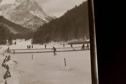 tolles altes Negativ -  Berg , Schnee , Eisbahn - Agfa Fähnchen - 20-30er Jahre