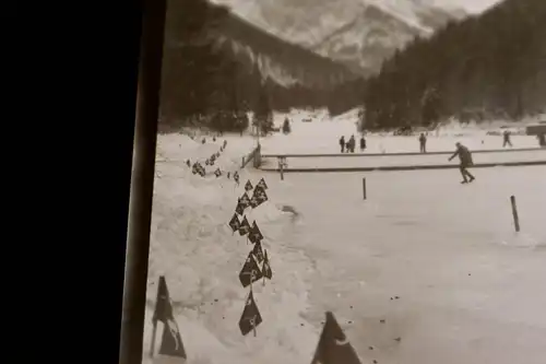 tolles altes Negativ -  Berg , Schnee , Eisbahn - Agfa Fähnchen - 20-30er Jahre