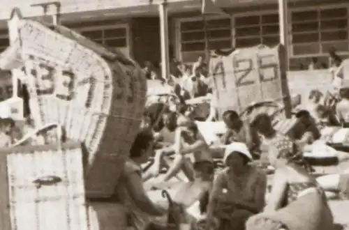 tolles altes Negativ Badestrand - Strandkörbe - Ort ??? 30-40er Jahre