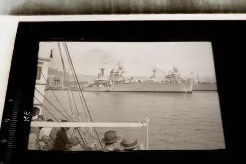 tolles altes Negativ - Hafen mit zwei Zerstörer ? Kriegsmarine ?- 30-40er Jahre 