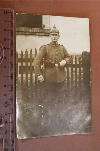 tolles altes Foto - Portrait eines Soldaten mit Pickelhaube