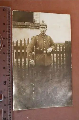 tolles altes Foto - Portrait eines Soldaten mit Pickelhaube 