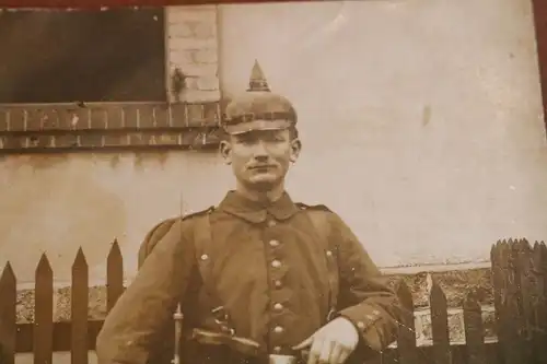 tolles altes Foto - Portrait eines Soldaten mit Pickelhaube 
