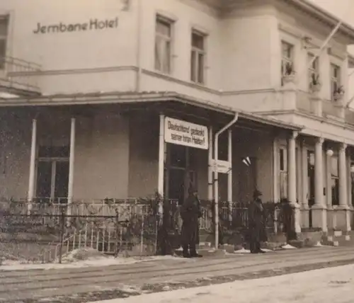 zwei alte Fotos Strasse LKW Aufschrift Koks-Brænde & Kommandantur Jernbarne Hote