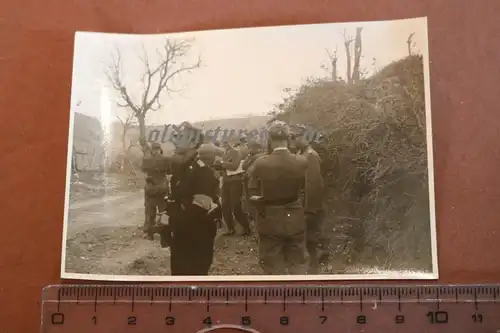 zwei alte Fotos - Pz.Hauptm.  und andere Offiziere - DKiG 