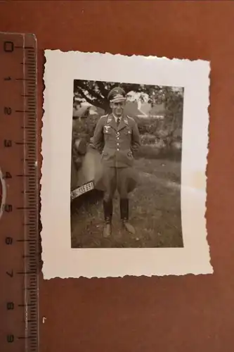 tolles altes Foto - Oberleutnant der Luftwaffe 1940 bei Paris