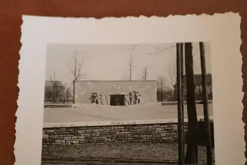 altes Foto - Denkmal des  39 Inf.Reg. ??  am Rhein 