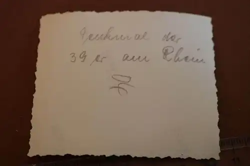 altes Foto - Denkmal des  39 Inf.Reg. ??  am Rhein 