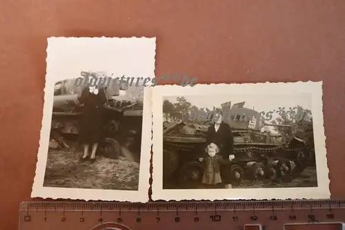 zwei alte Fotos zerstörter amerikanischer Panzer Valentine V