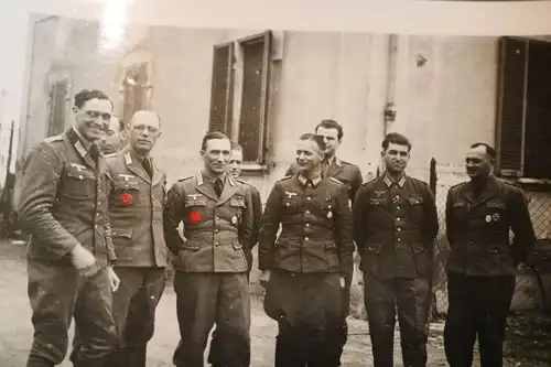 15 tolle alte Fotos  eines Soldaten - Frankreich, Briançon 1945 - DKiG Träger, 