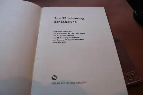 zwei Hefte - DDR 25. Jahrestag Befreiung u. Abschluss Vertrag BRD UdSSR