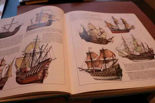 tolles altes Buch - Enzyklopädie der Kriegsschiffe Galuppini 1983