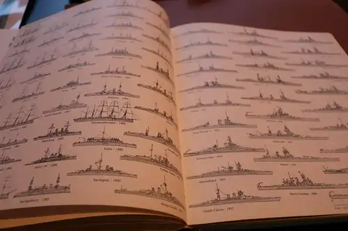 tolles altes Buch - Enzyklopädie der Kriegsschiffe Galuppini 1983