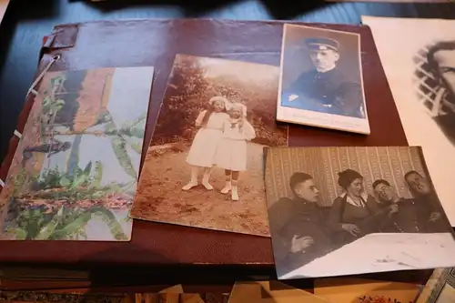 Konvolut - Fotoalbum, Fotos, Reichsmark, Postkarten 