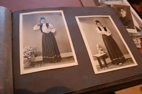 Konvolut - Fotoalbum, Fotos, Reichsmark, Postkarten 