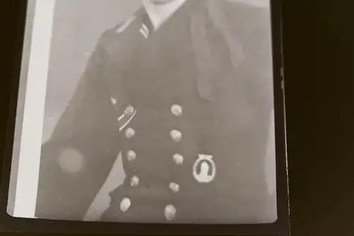 altes Negativ - abfotografiertes Portrait eines Matrosen Minensucherabz. 