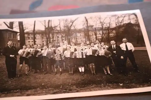 zwei tolle alte Alben - Fussballmannschaft, Familie , Soldaten usw- 185 Fotos